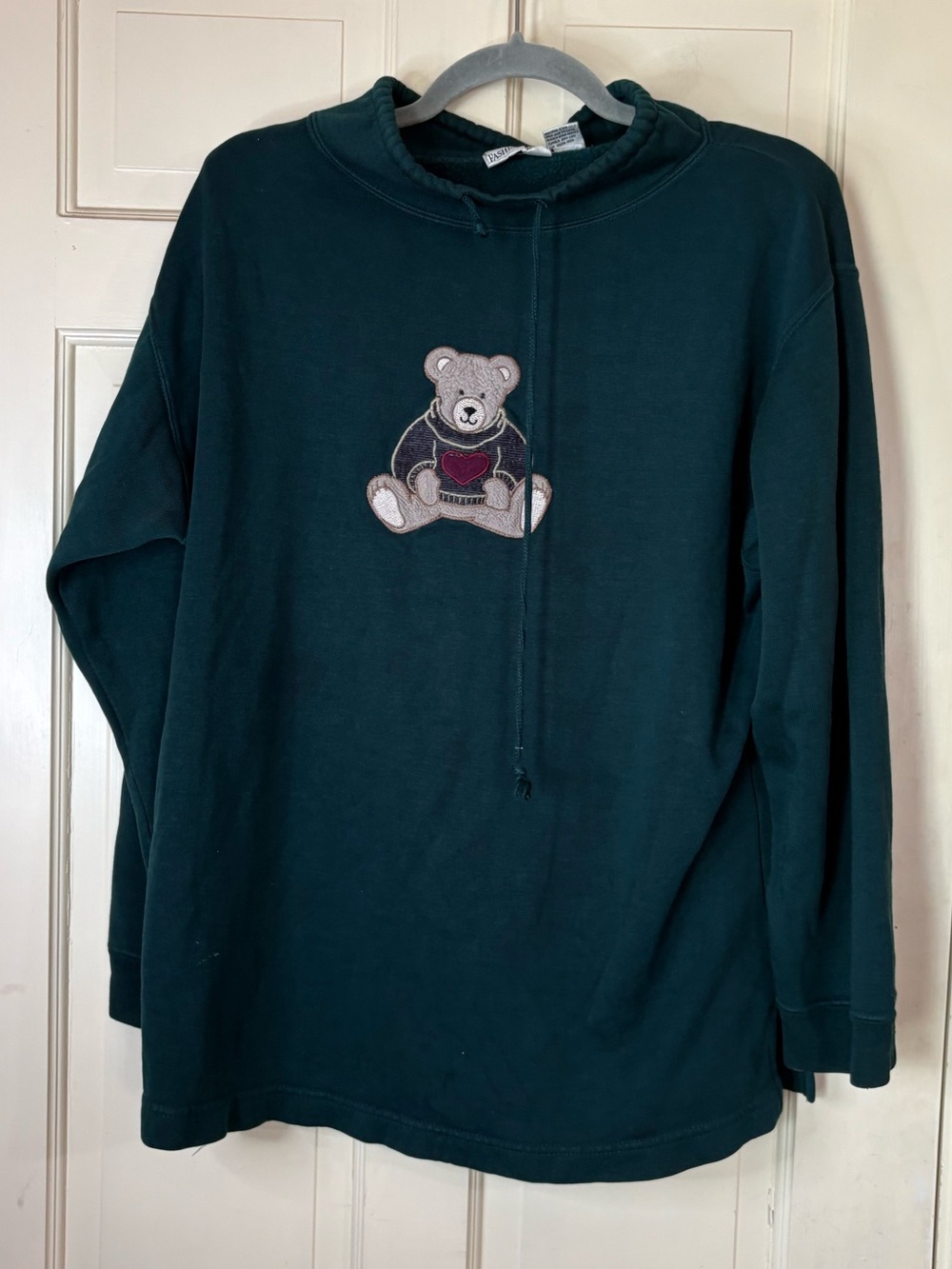 Vintage Fashion Bug Green Sweatshirt with Bear Embroidery 14/16 Grandmacore Top